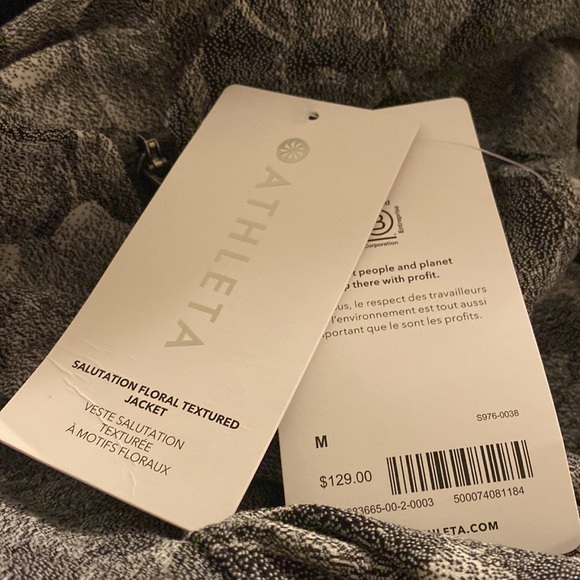Athleta Salutation Floral Textured Jacket // Chakra Floral Black Seasalt - Picture 4 of 4